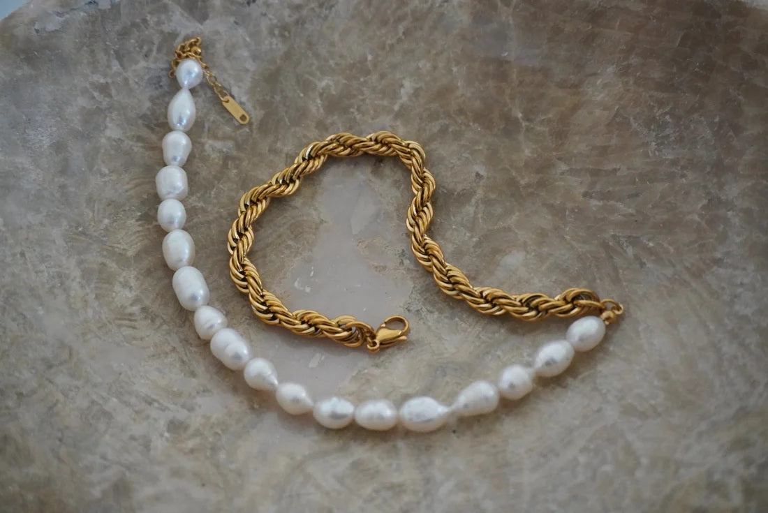 The Sophisticated Pearl Chocker