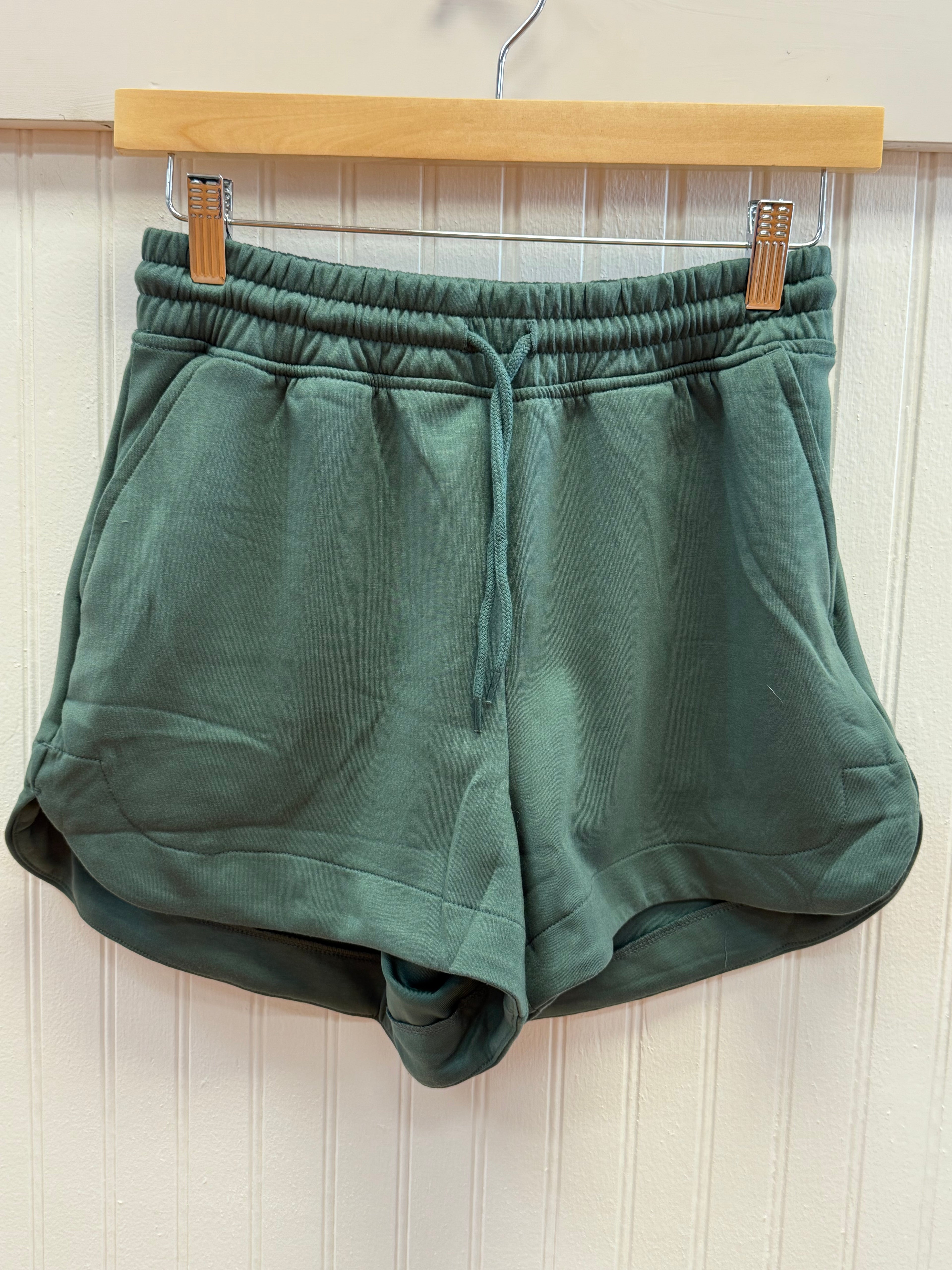 Scuba elastic waistband shorts with pocket